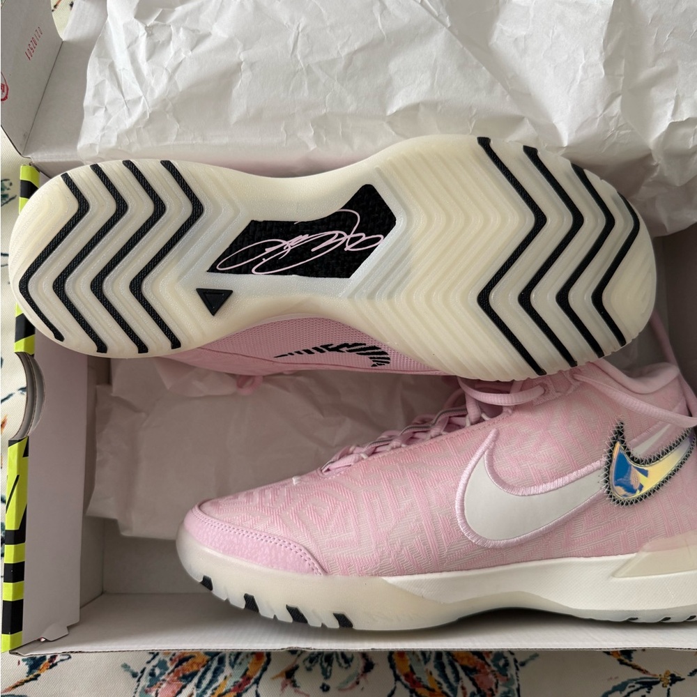 Nike Women's Pink and White Athletic Shoes